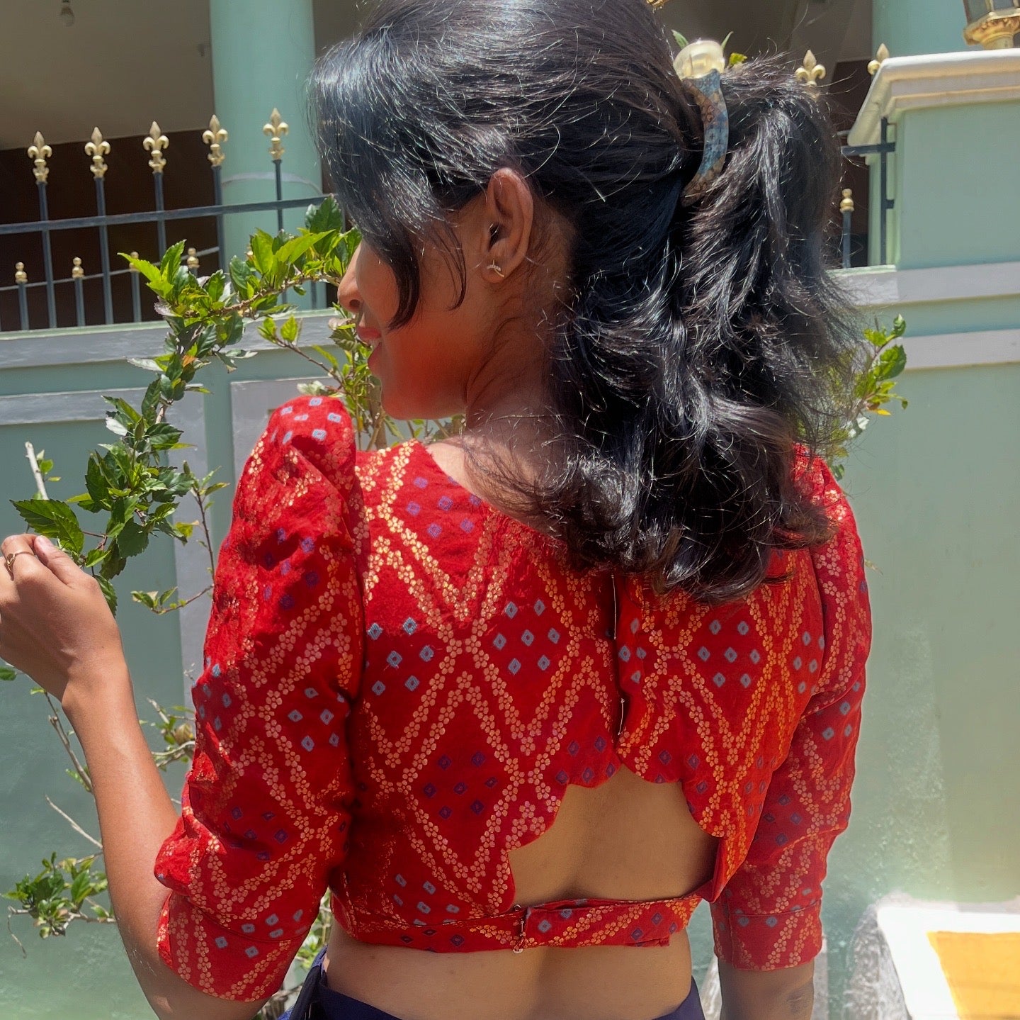 DIWALI DRAPE CROP TOP AND NETTED EMBROIDERY SKIRT - L