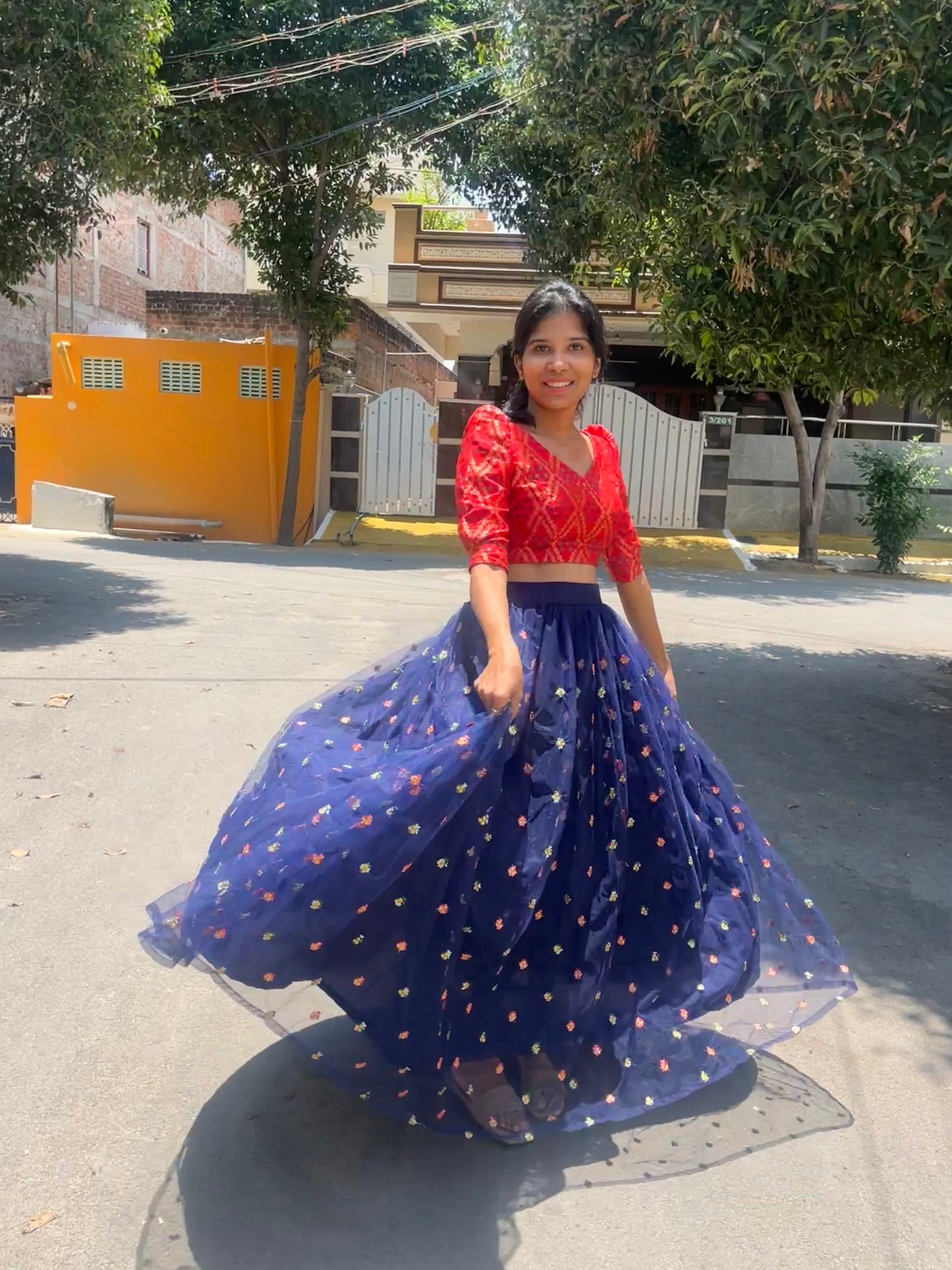 DIWALI DRAPE CROP TOP AND NETTED EMBROIDERY SKIRT - L