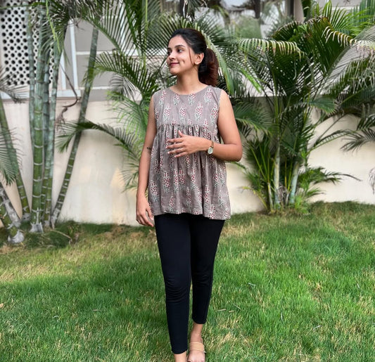 Sleeveless peplum top - S & M